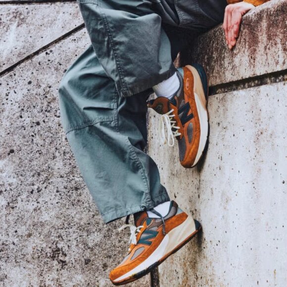NEW BALANCE x Carhartt WIP 990v6 Sneakers - Picture 1 of 12